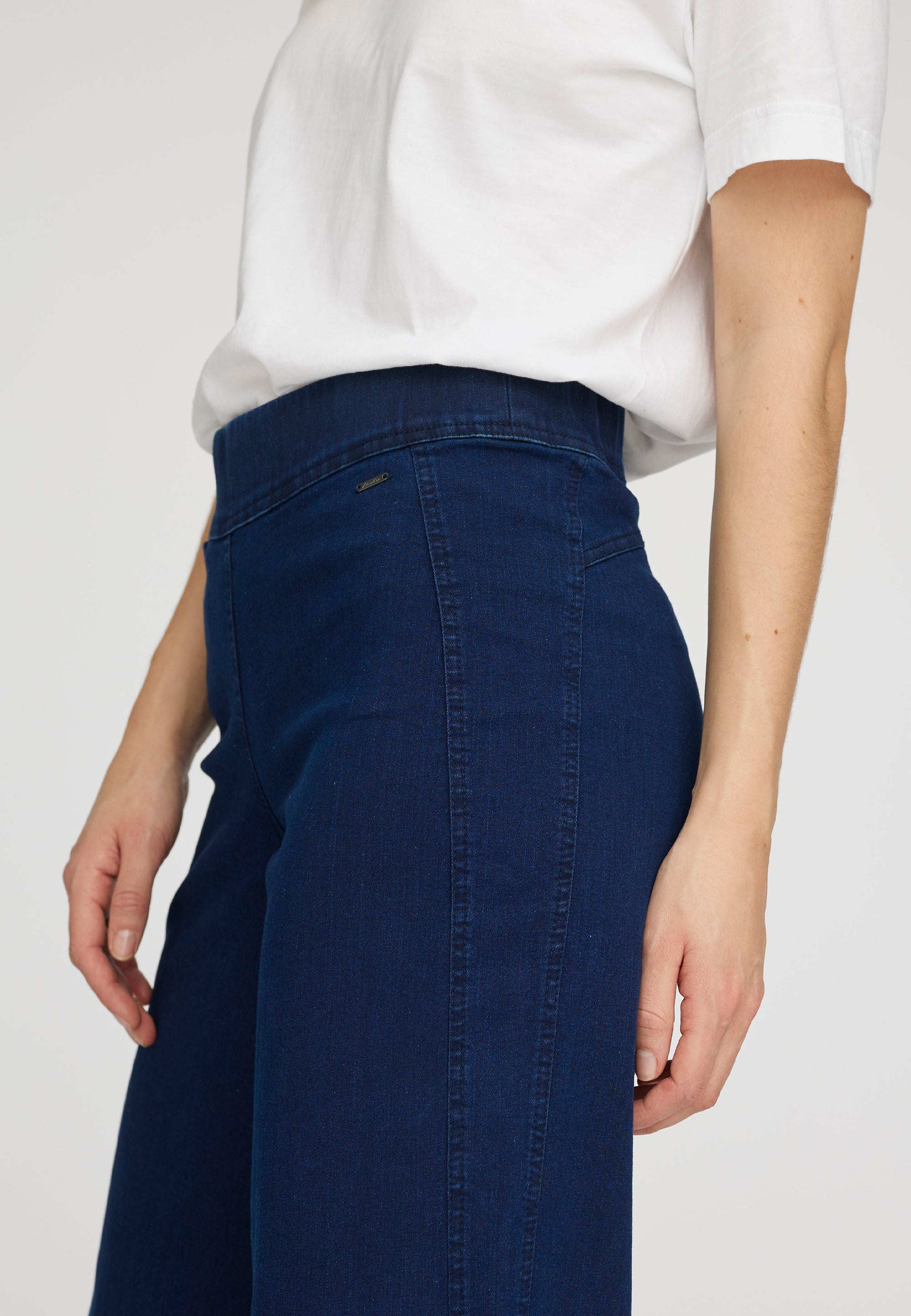 LAURIE  Serene Loose - Extra Short Length Loose 49520 Dark Blue Denim